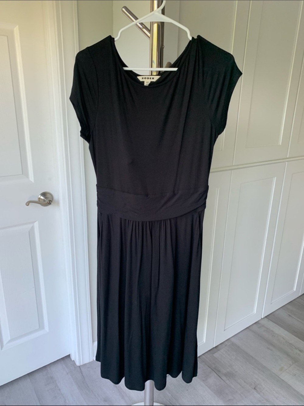 Boden Black Short-Sleeve Jersey Midi Dress, Size US 8 L.
